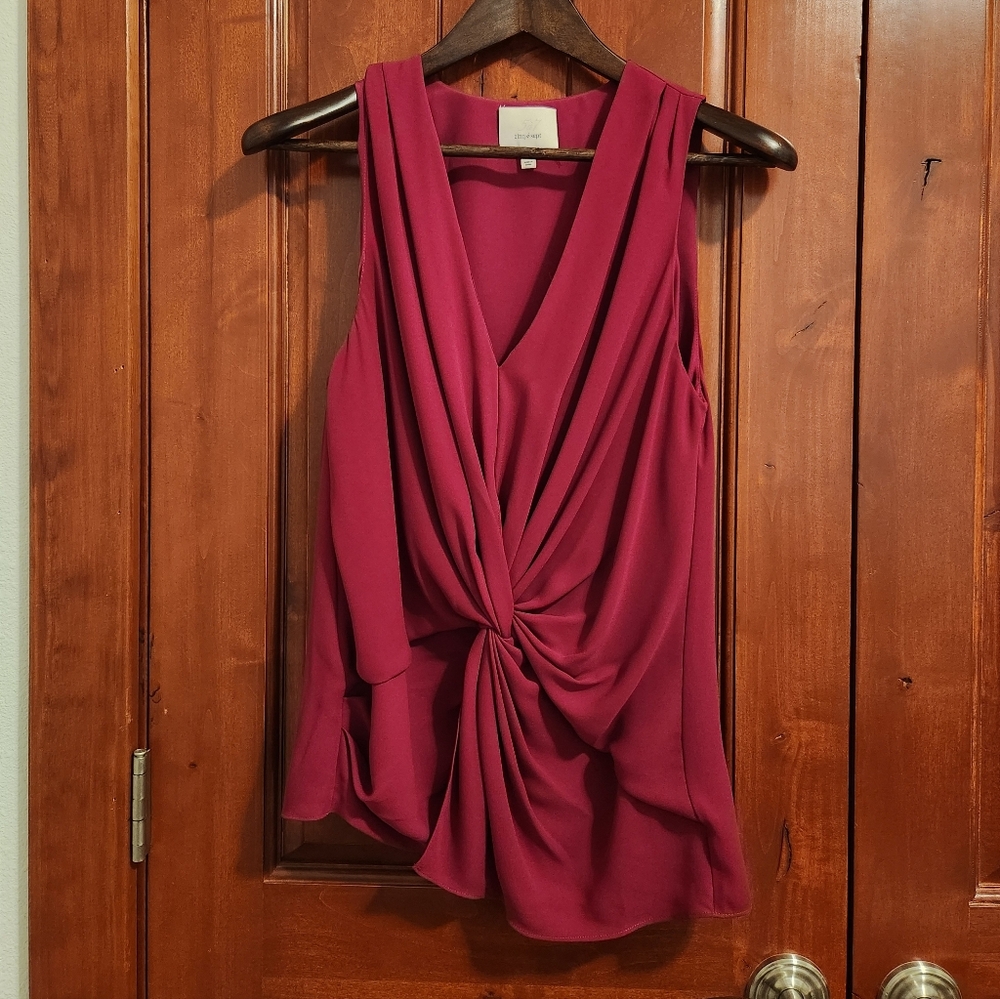 Cinq à Sept Abby V-Neck Twist Front Top, Small